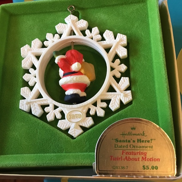 🎄 2 Hallmark 1979 “Santa’s Here” Ornaments - Picture 6 of 8